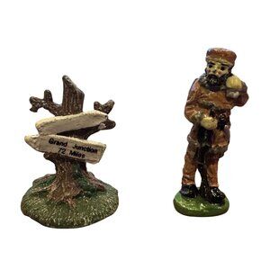 Vintage 98IRS China Lead Figure Trapper & Road Sign 1.25" Hand Painted Toy